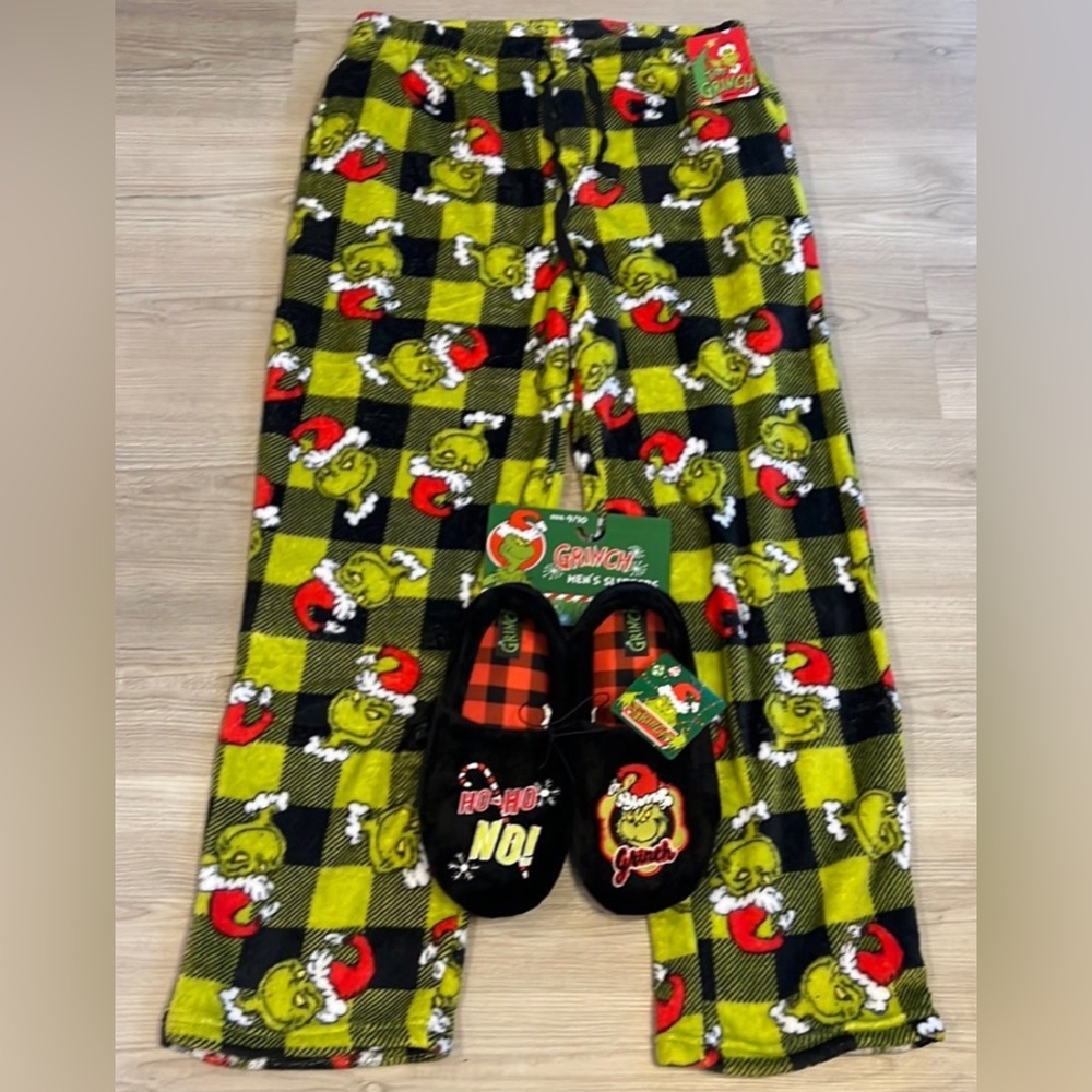 Grinch Men’s Pajamas Size (L) With Grinch House Slippers Bundle.